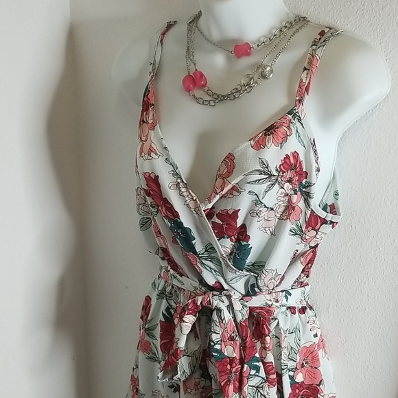 Floral Romper - Picture 3 of 8